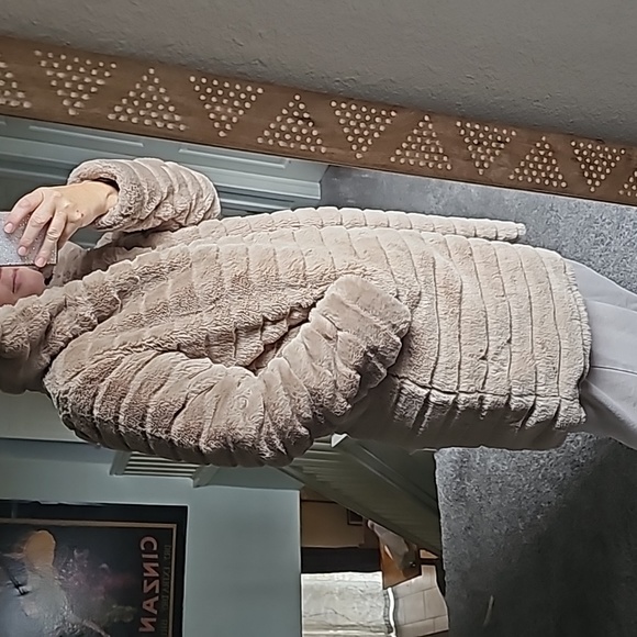 STUNNING TAN RACHEL ZOE RIBBED FAKE FUR HOODED COAT - Picture 4 of 14